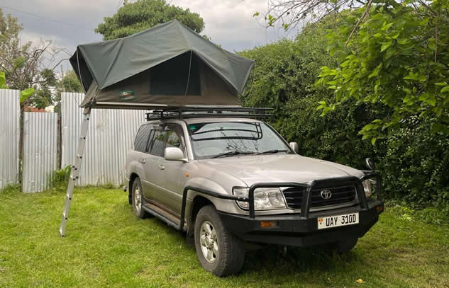 Landcruiser v8 with Rooftop Tent