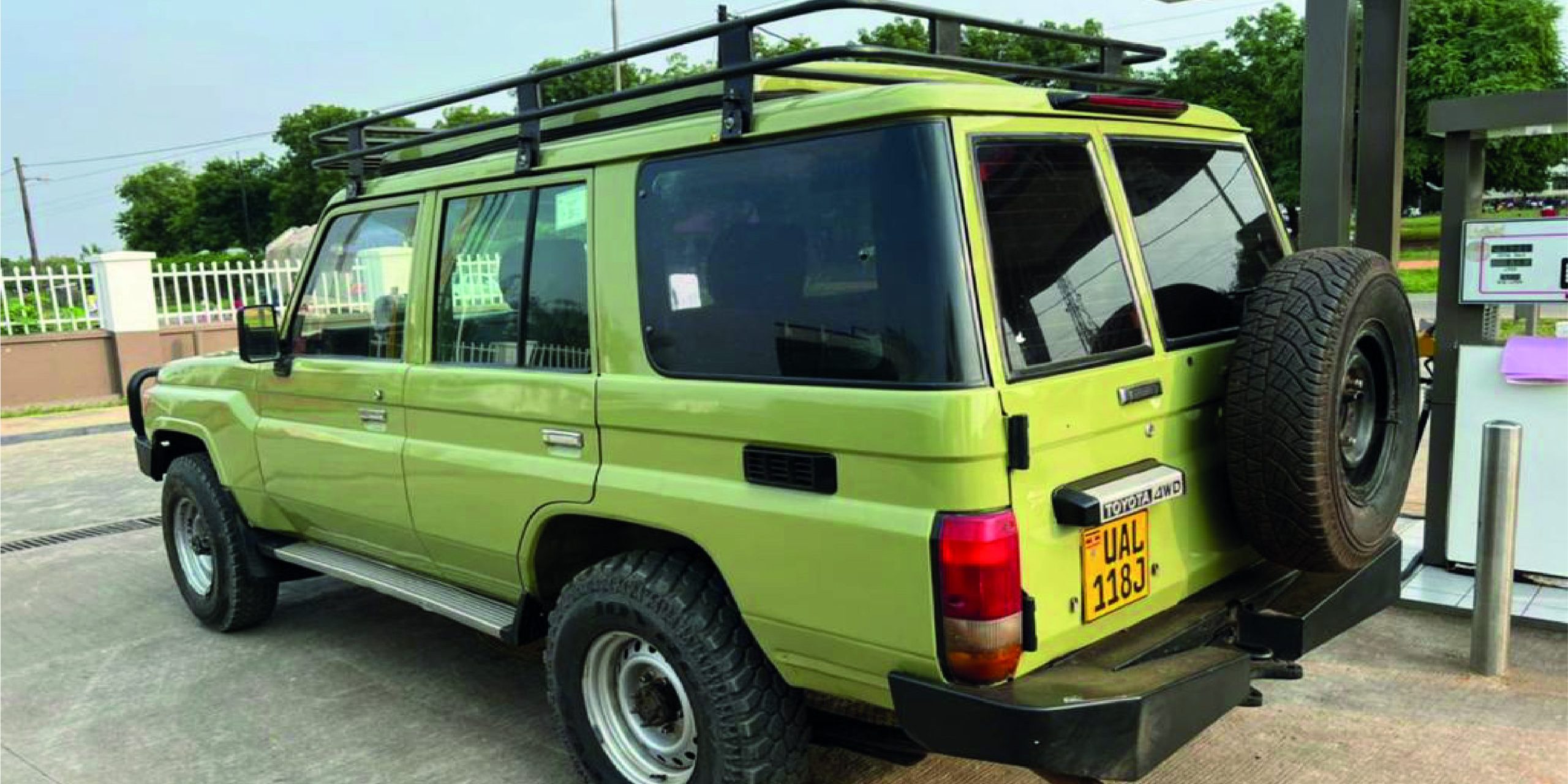 Landcruiser with pop up roof tOYOTA LANDCRUISER