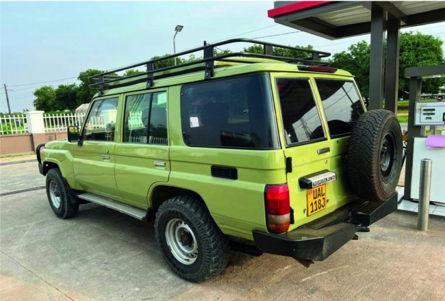 Landcruiser with pop up roof tOYOTA LANDCRUISER
