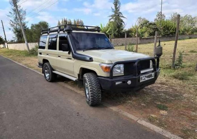 Kenya -car landcruiser Kenya Self drive
