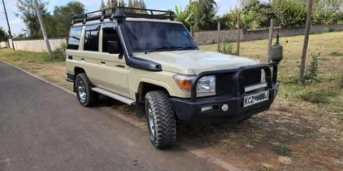 Kenya -car landcruiser Kenya Self drive