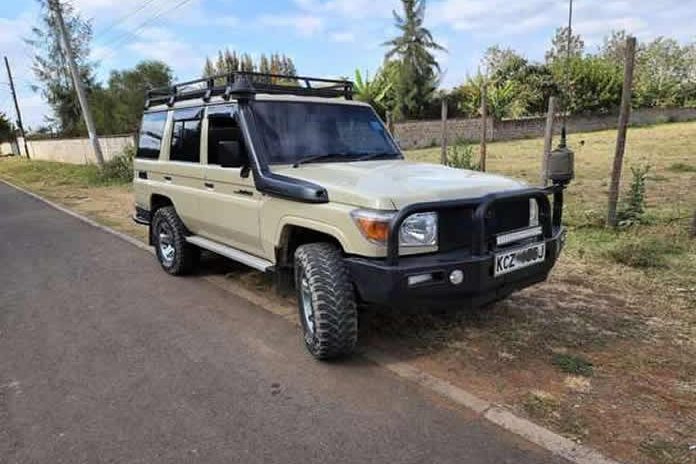 Kenya -car landcruiser Kenya Self drive